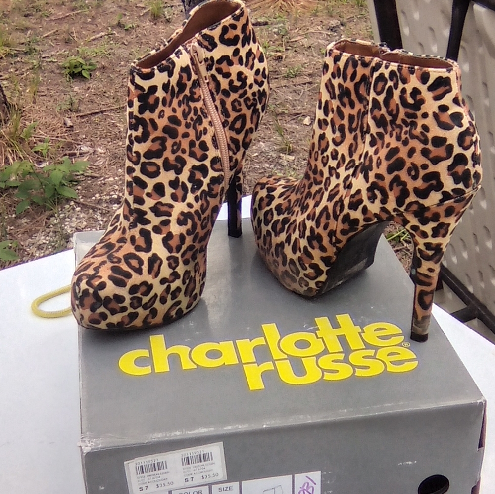 Heels - Picture 3 of 3